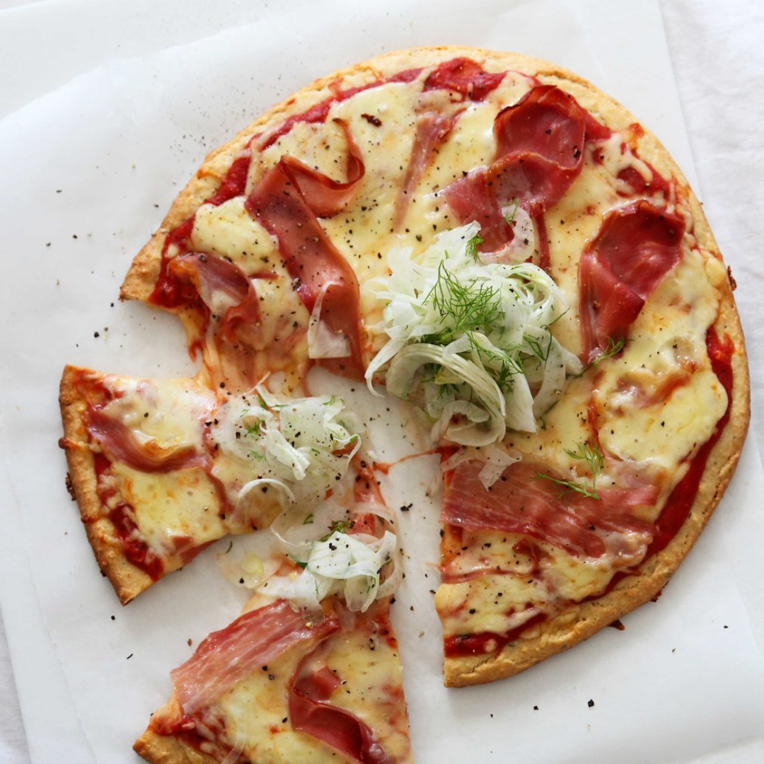 Prosciutto & fennel pizza (w/ the easiest GF base ever)